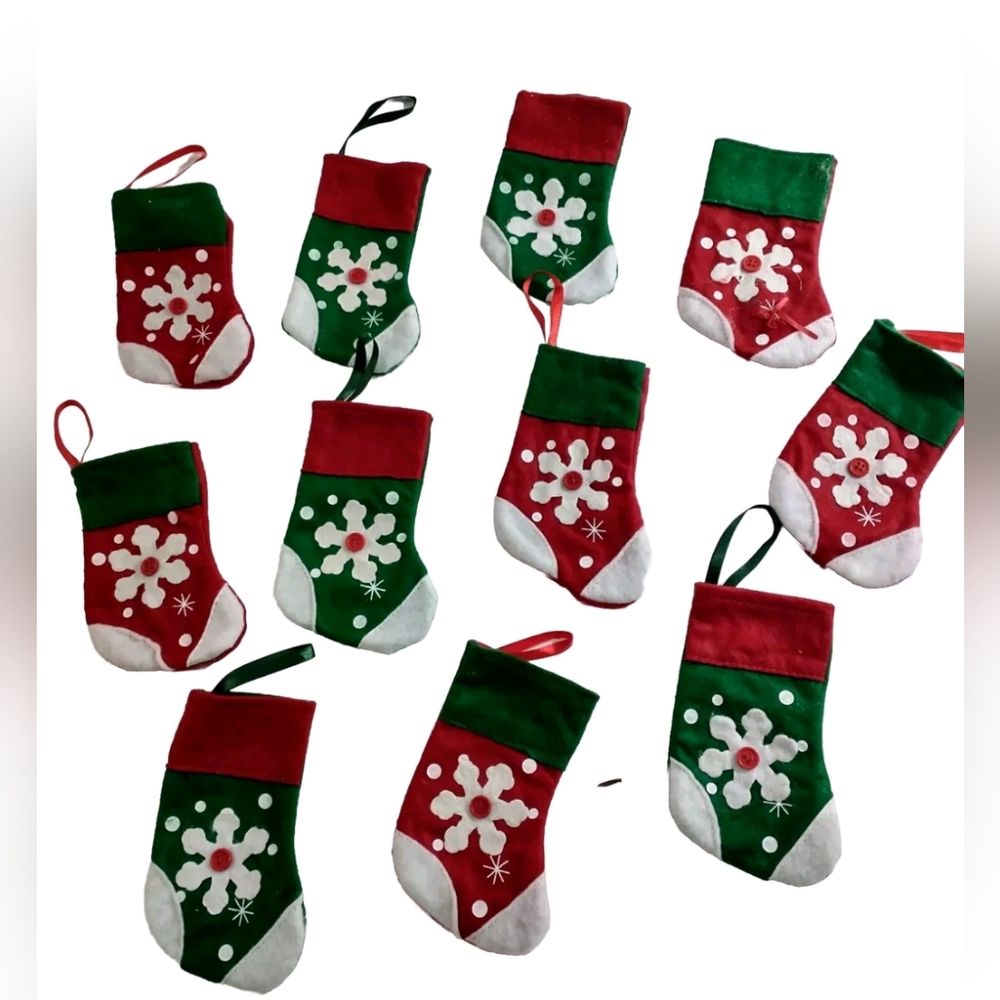 11 PCs  Mini Christmas Holiday Felt Stockings Green/Red 5" Length
